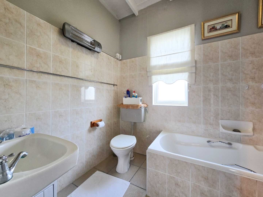 4 Bedroom Property for Sale in Stilbaai Wes Western Cape